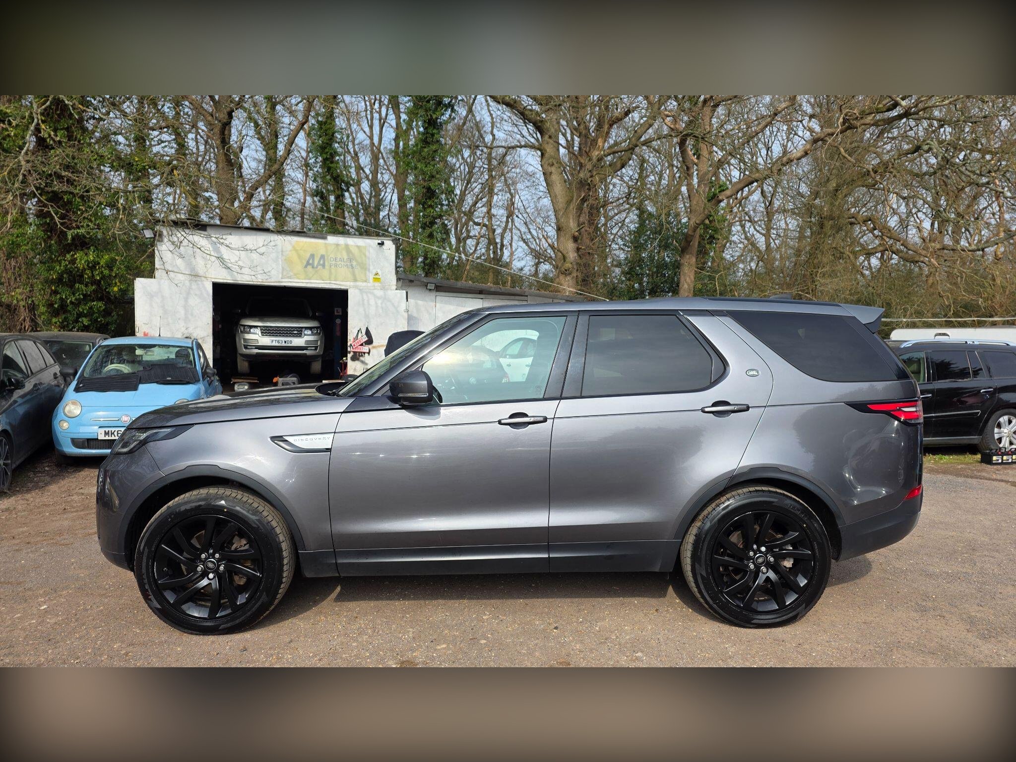 LAND ROVER DISCOVERY TD V6 HSE IS A SUPERB EXAMPLE, HAVING BEEN OWNED BY JUST...